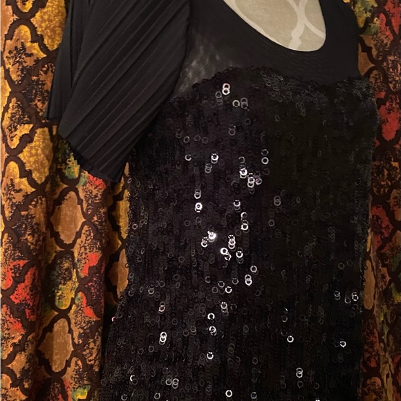 Black sequin dress. Size medium. Very stretchy - Picture 3 of 4
